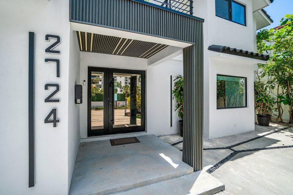 Photo of 2724 N Ocean Boulevard, Fort Lauderdale, FL 33308 (MLS # B26020495)