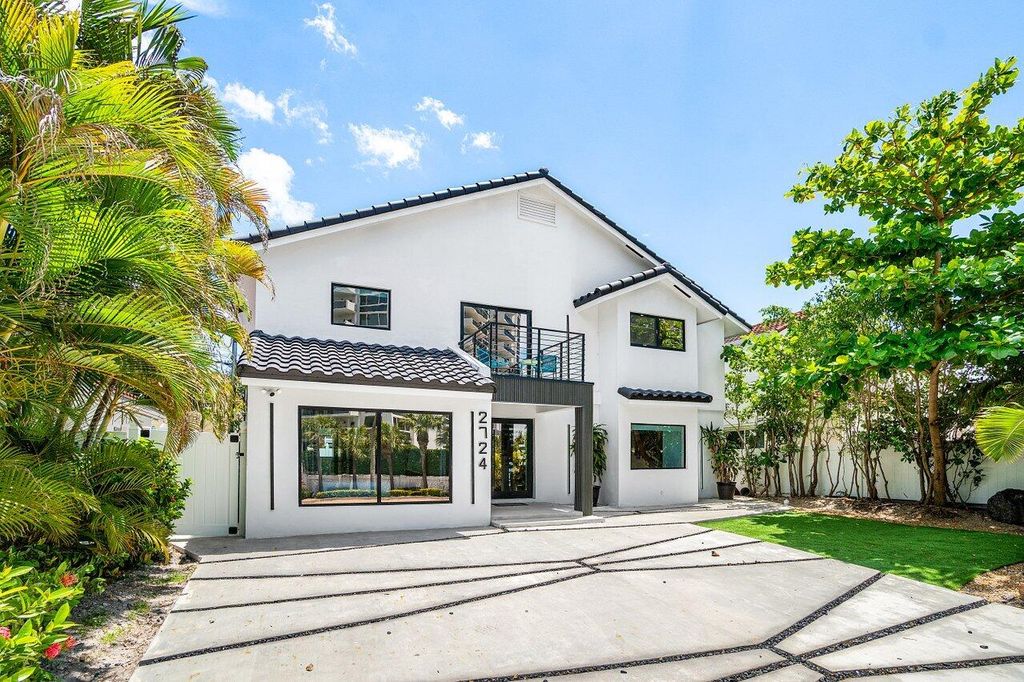 Photo of 2724 N Ocean Boulevard, Fort Lauderdale, FL 33308 (MLS # B26020495)