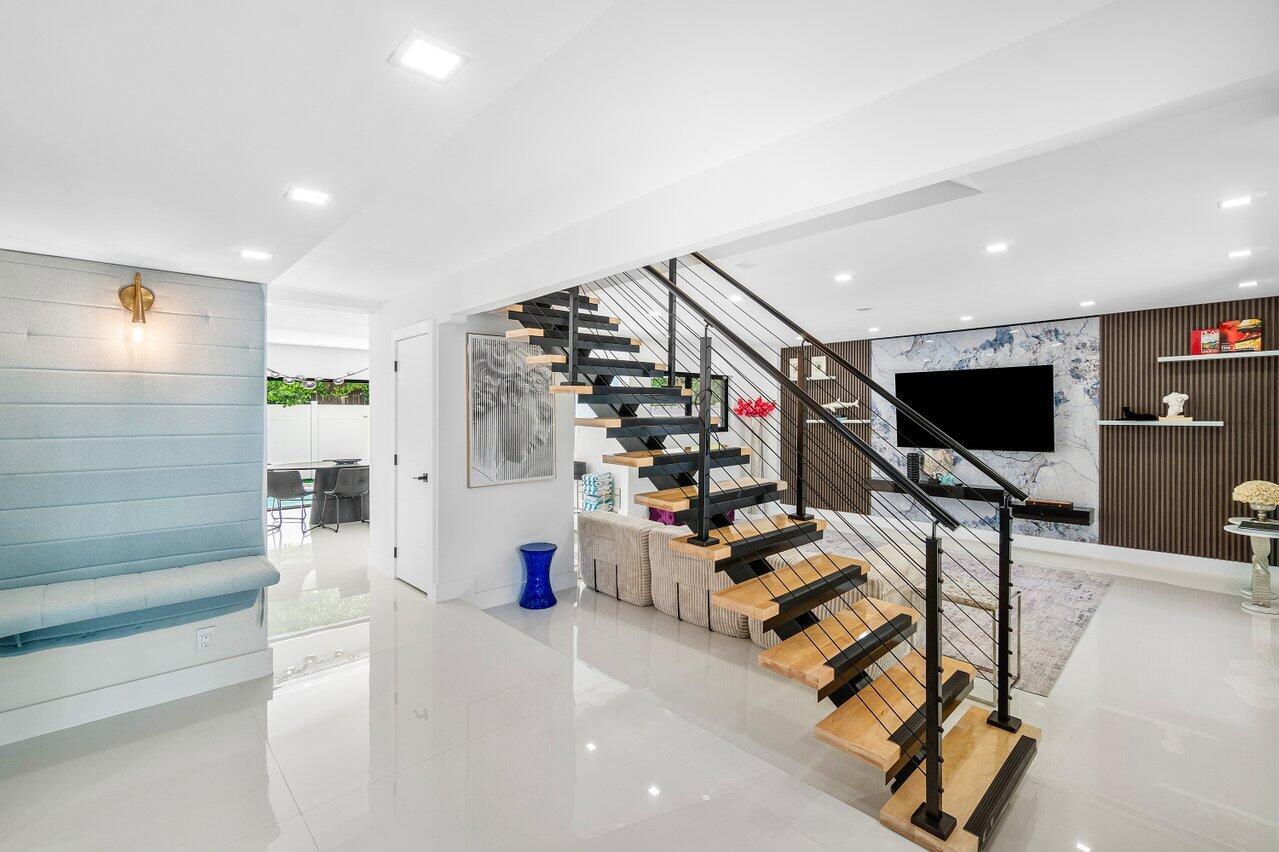 2724 N Ocean Boulevard