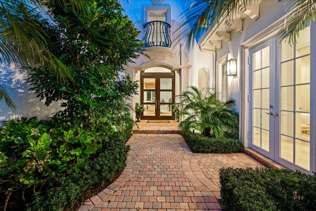 Photo of 11306 Caladium Lane, Palm Beach Gardens, FL 33418 (MLS # R10967665)