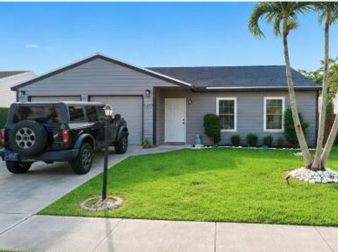 Photo of 5223 W Canal Cir Circle W, Lake Worth, FL 33467 (MLS # B26035897)