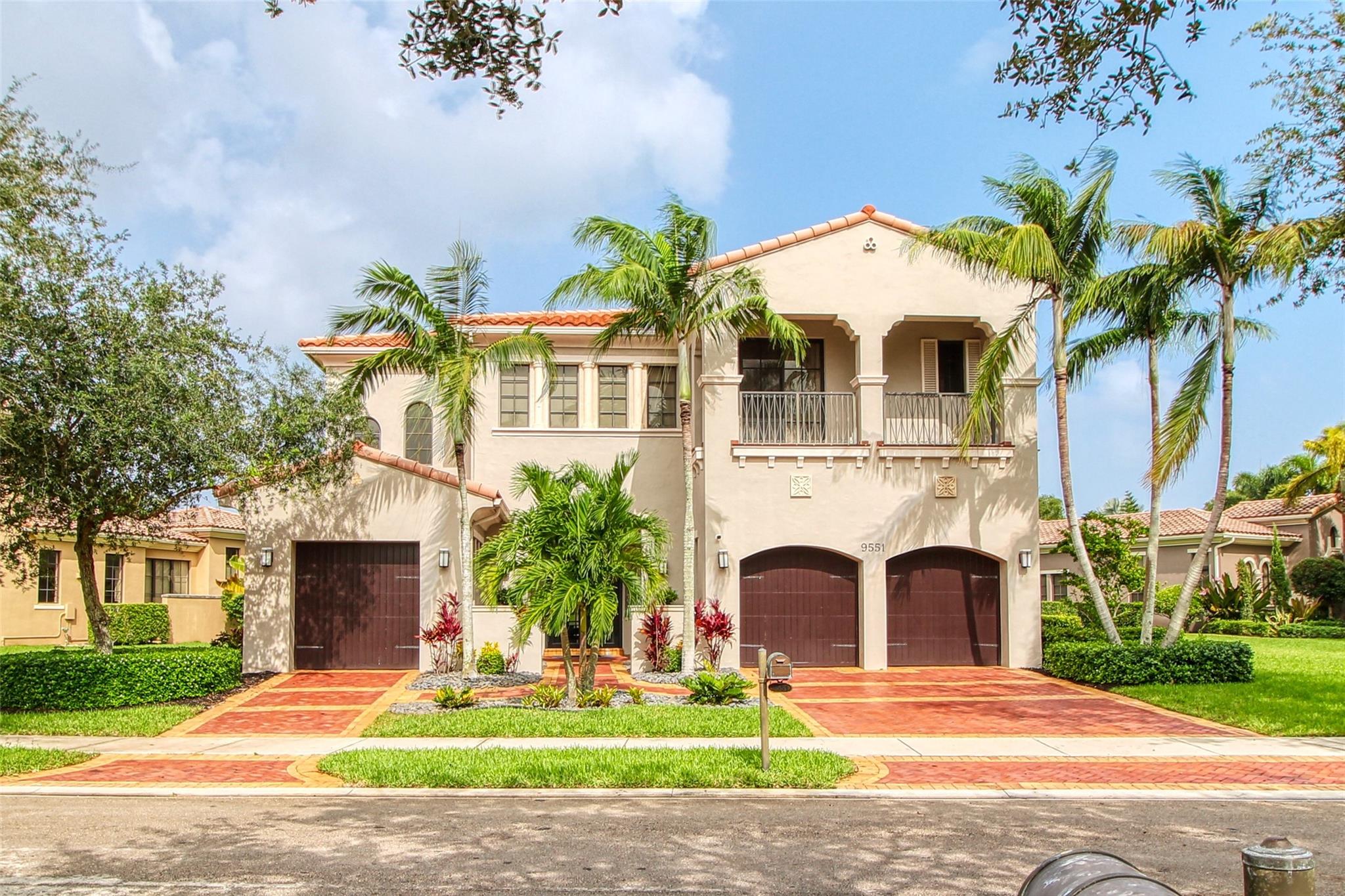 PARKLAND GOLF AND COUNTRY - Residential