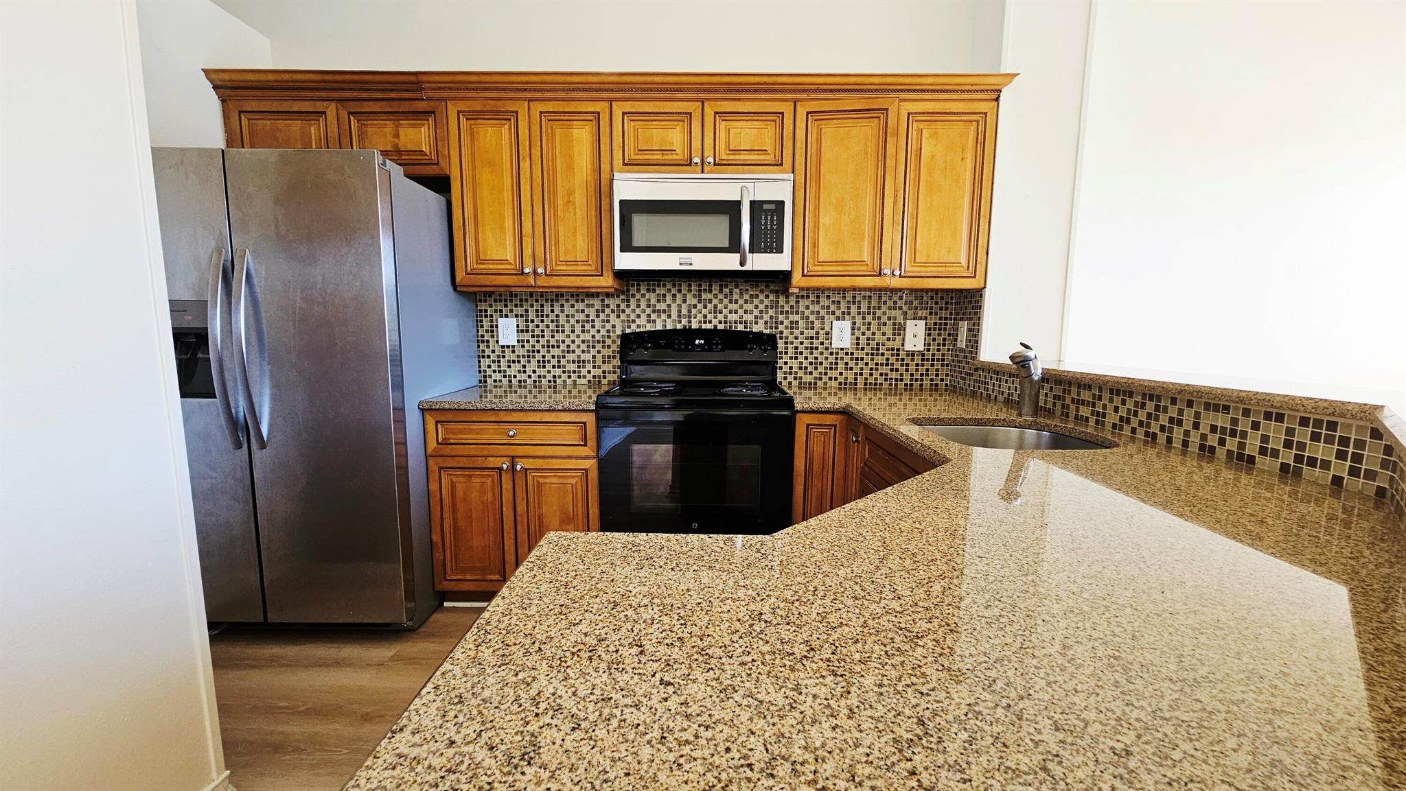 PALM LAKE CONDO - Residential Lease