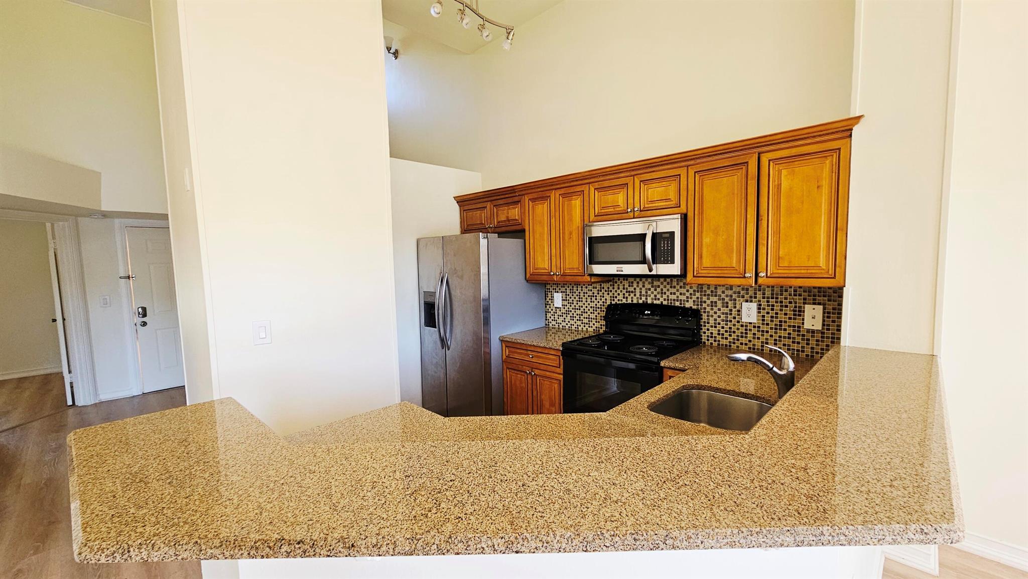 PALM LAKE CONDO - Residential Lease
