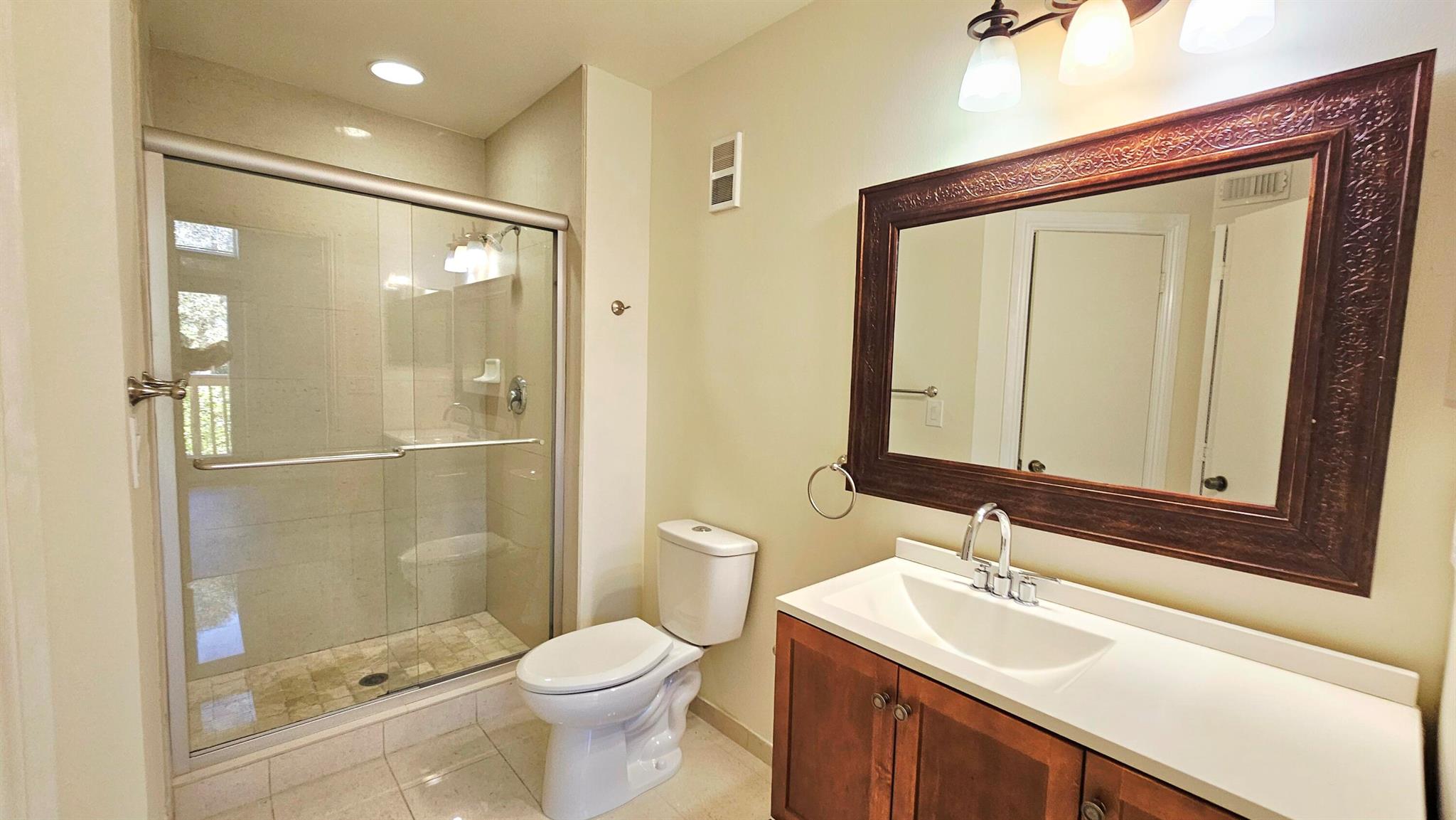 PALM LAKE CONDO - Residential Lease