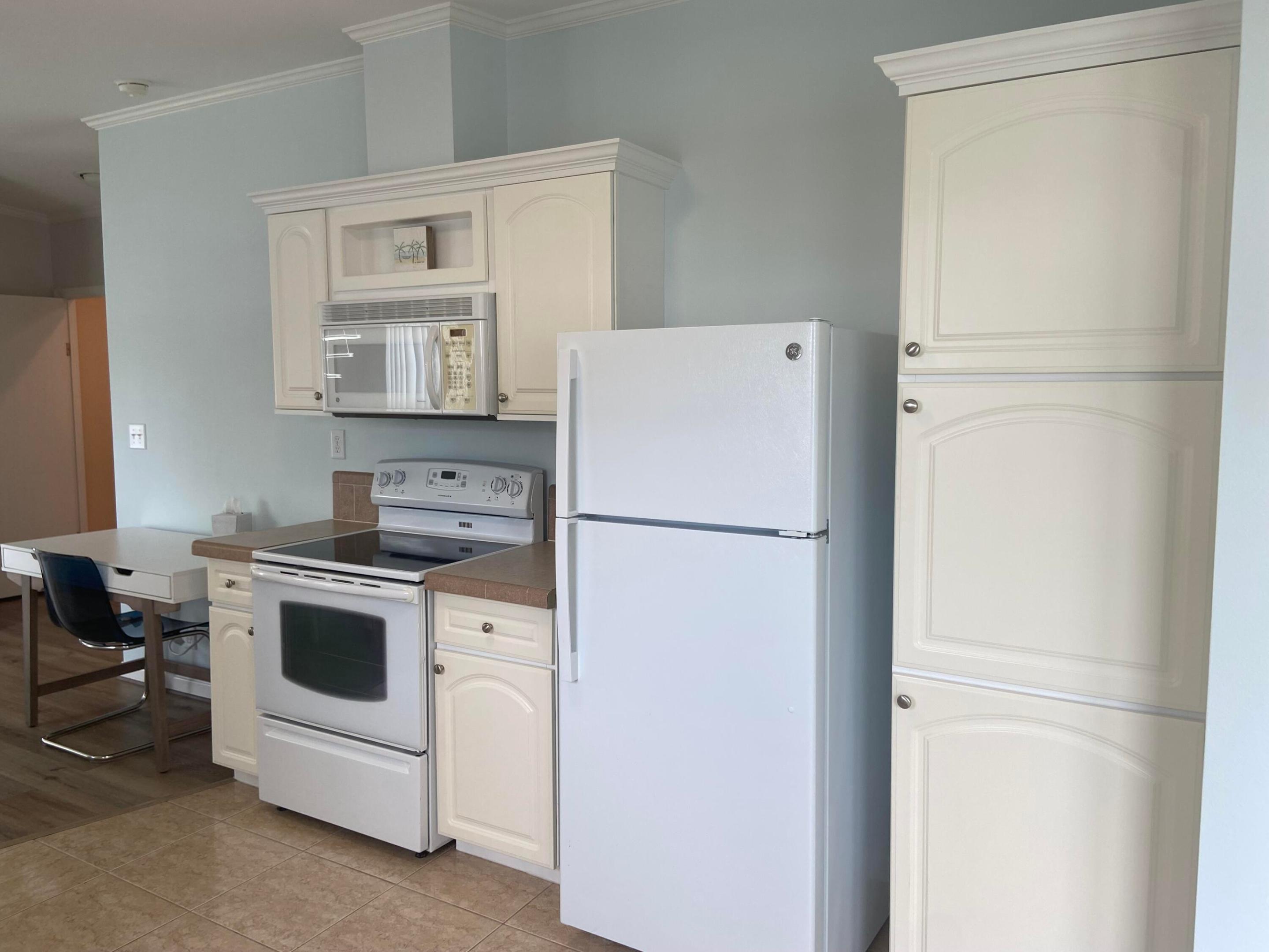 Spanish Lakes Riverfront 55+ community - Residential