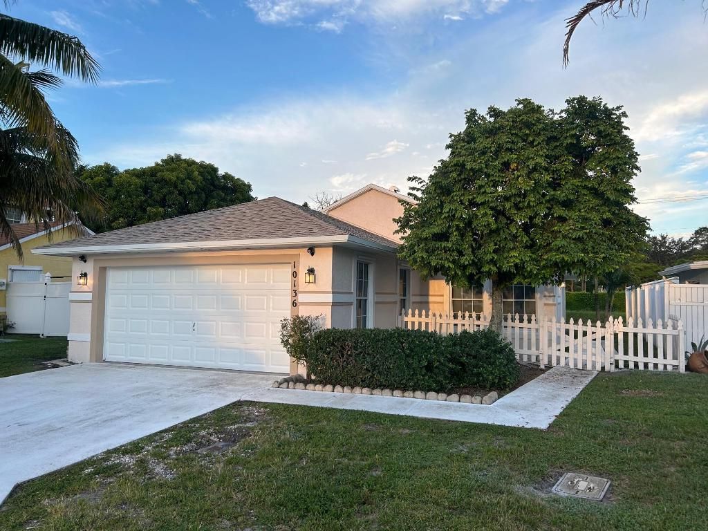 Photo of 10136 Boynton Place Circle, Boynton Beach, FL 33437 (MLS # R11135746)