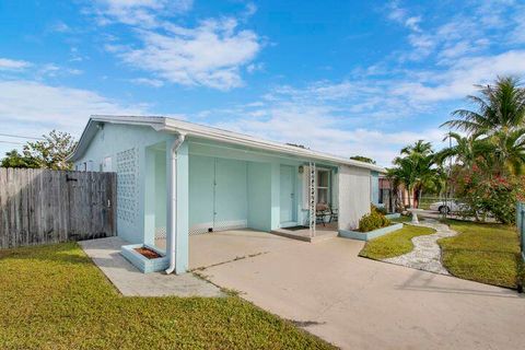 1307 S Flamingo Drive Lantana FL 33462