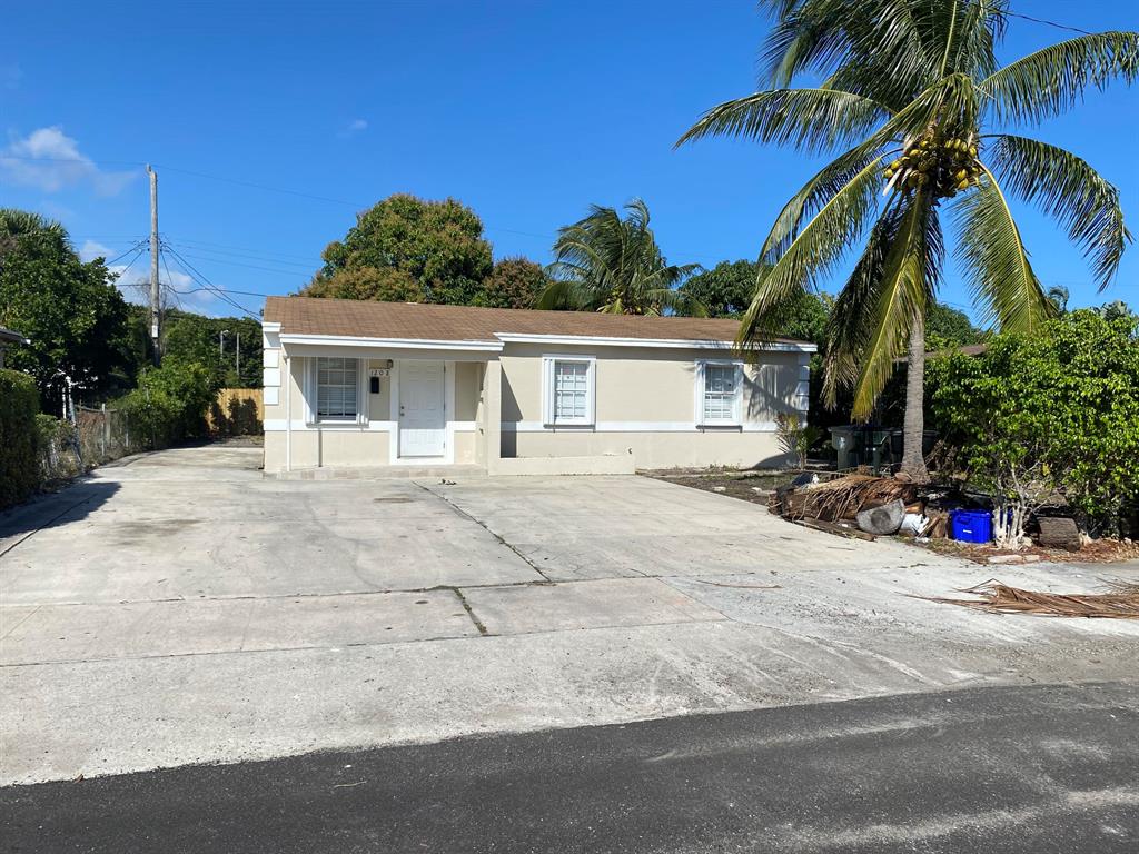 WHISPERING PALMS PL 5 IN - Residential Lease