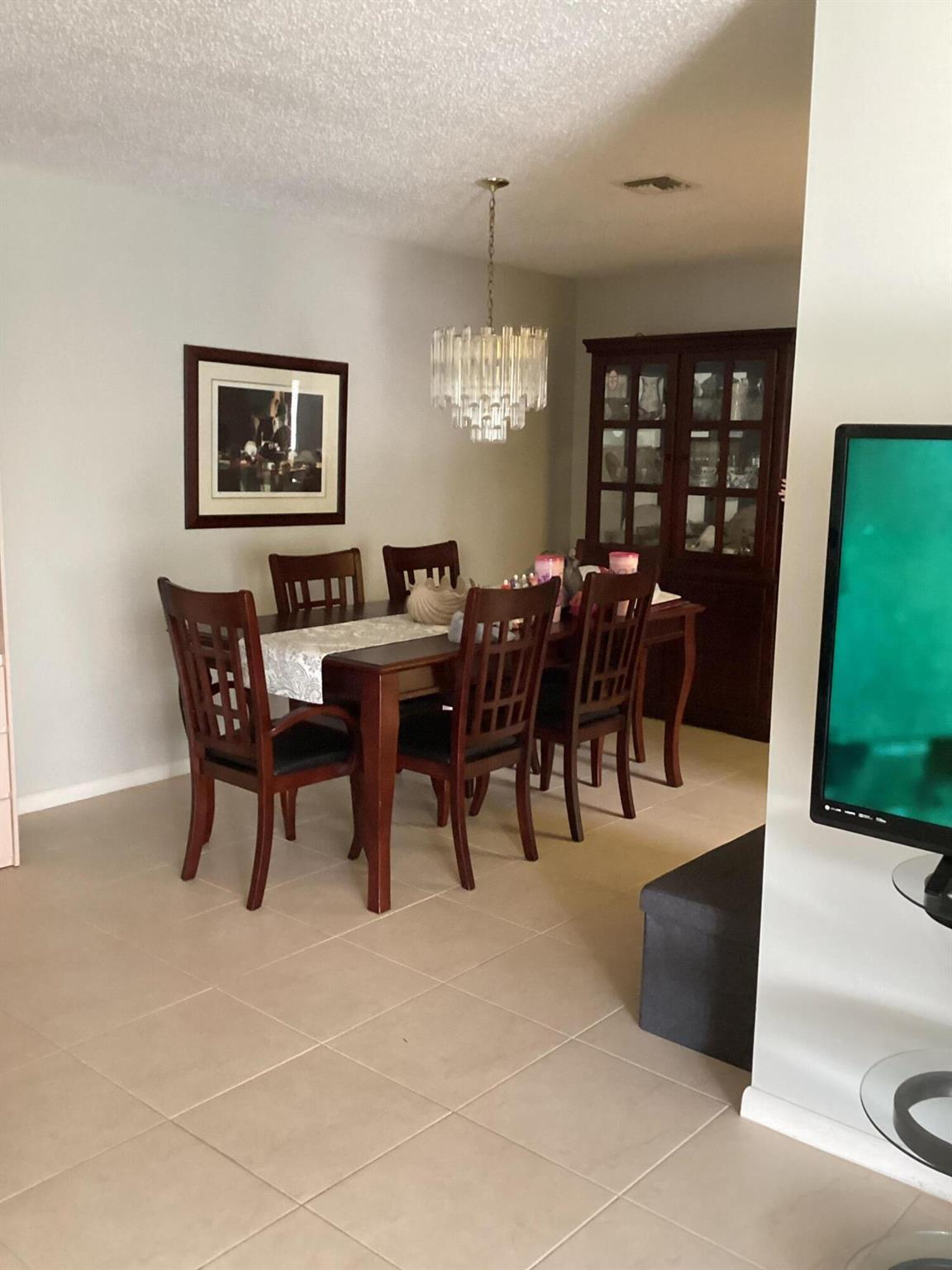 Fort Pierce, Florida 34982, United States, 2 Bedrooms Bedrooms, ,2 BathroomsBathrooms,Residential,Pending,209584