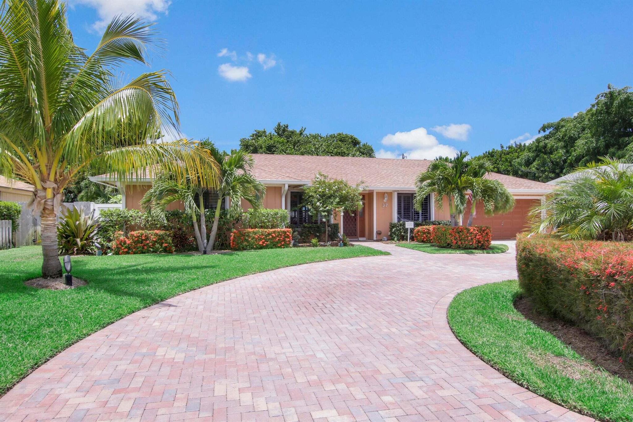 Tequesta Pines - Residential