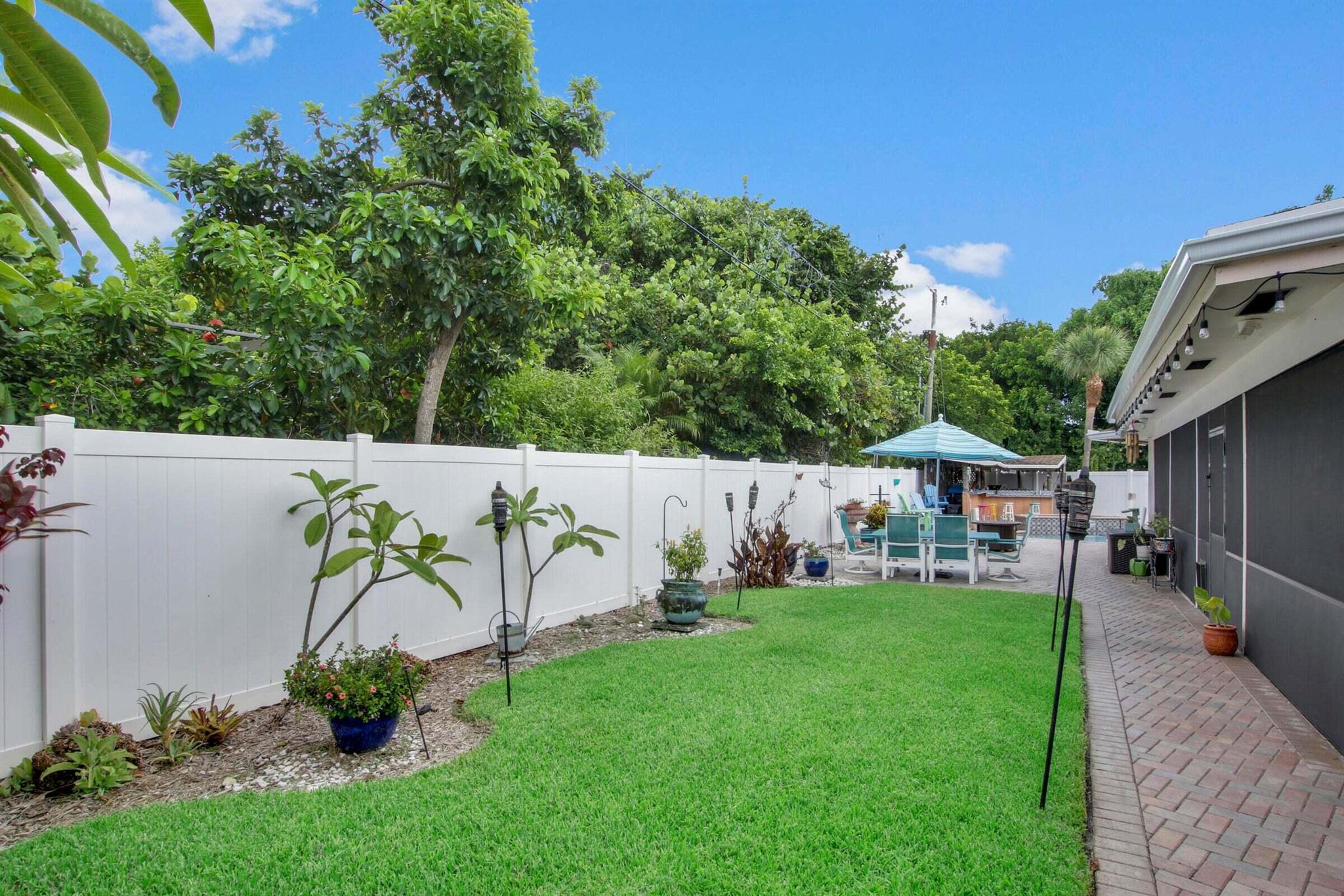 Tequesta Pines - Residential