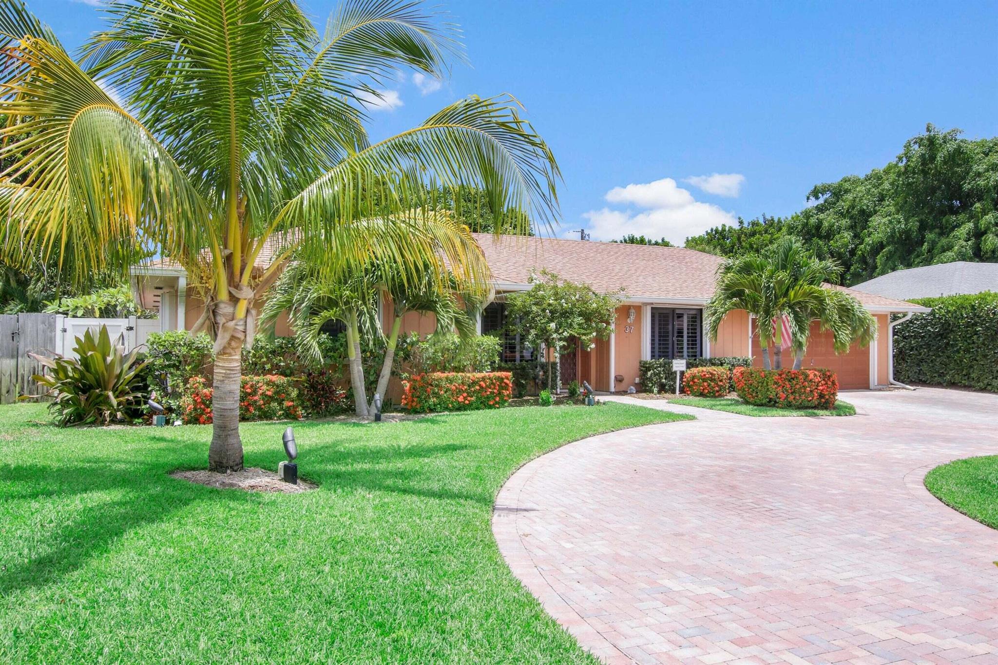 Tequesta Pines - Residential
