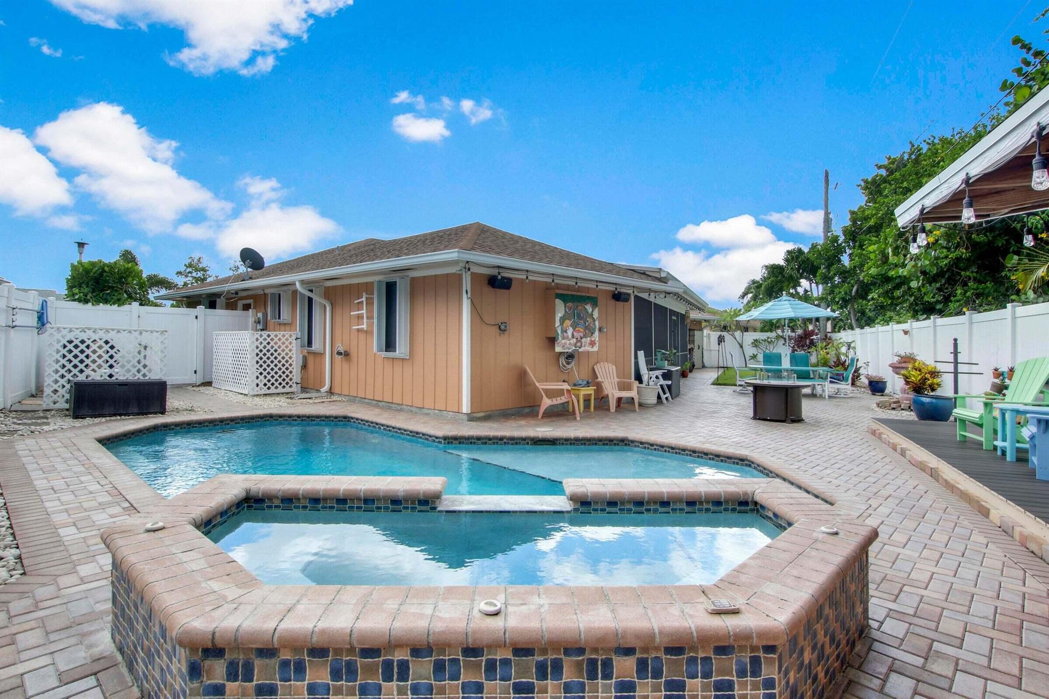 Tequesta Pines - Residential