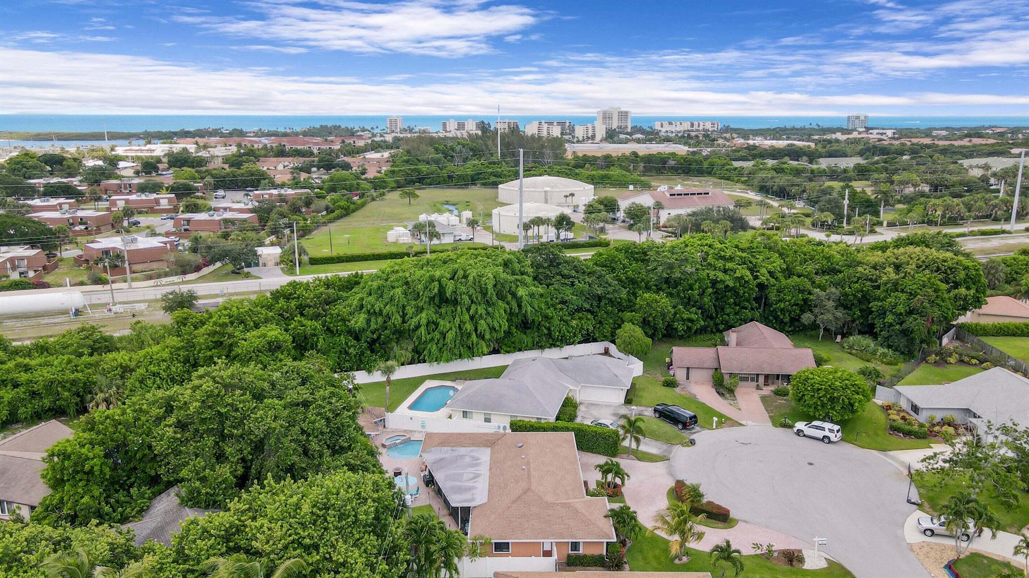 Tequesta Pines - Residential