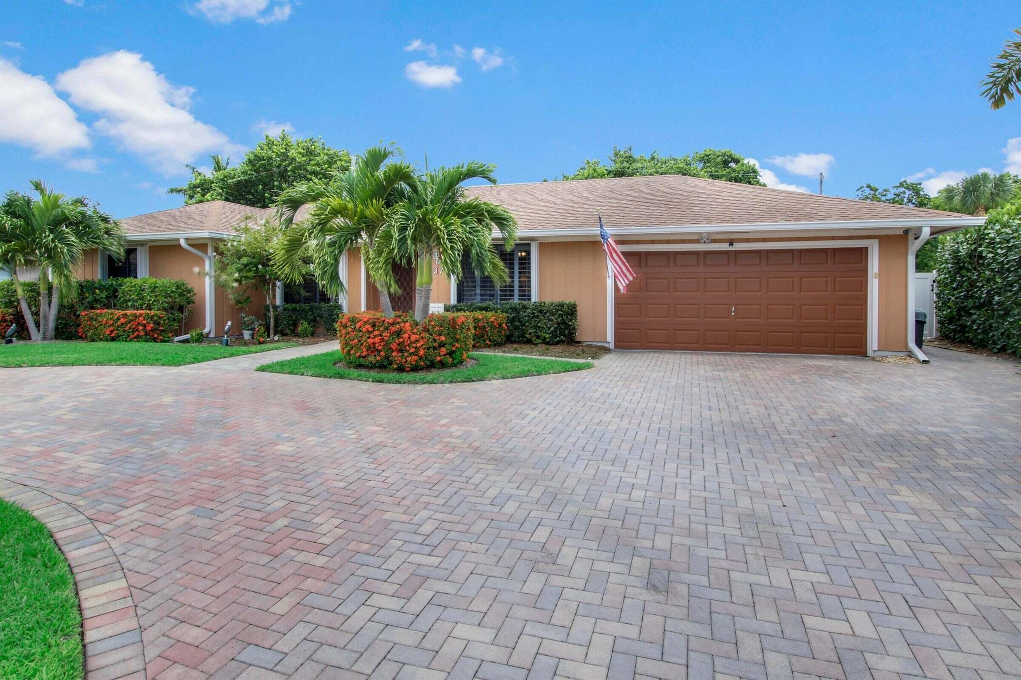 Tequesta Pines - Residential