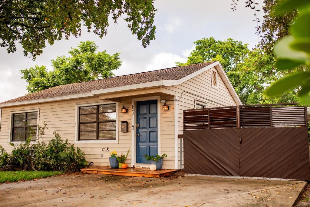 Photo of 823 N C Street, Lake Worth Beach, FL 33460 (MLS # R11139039)