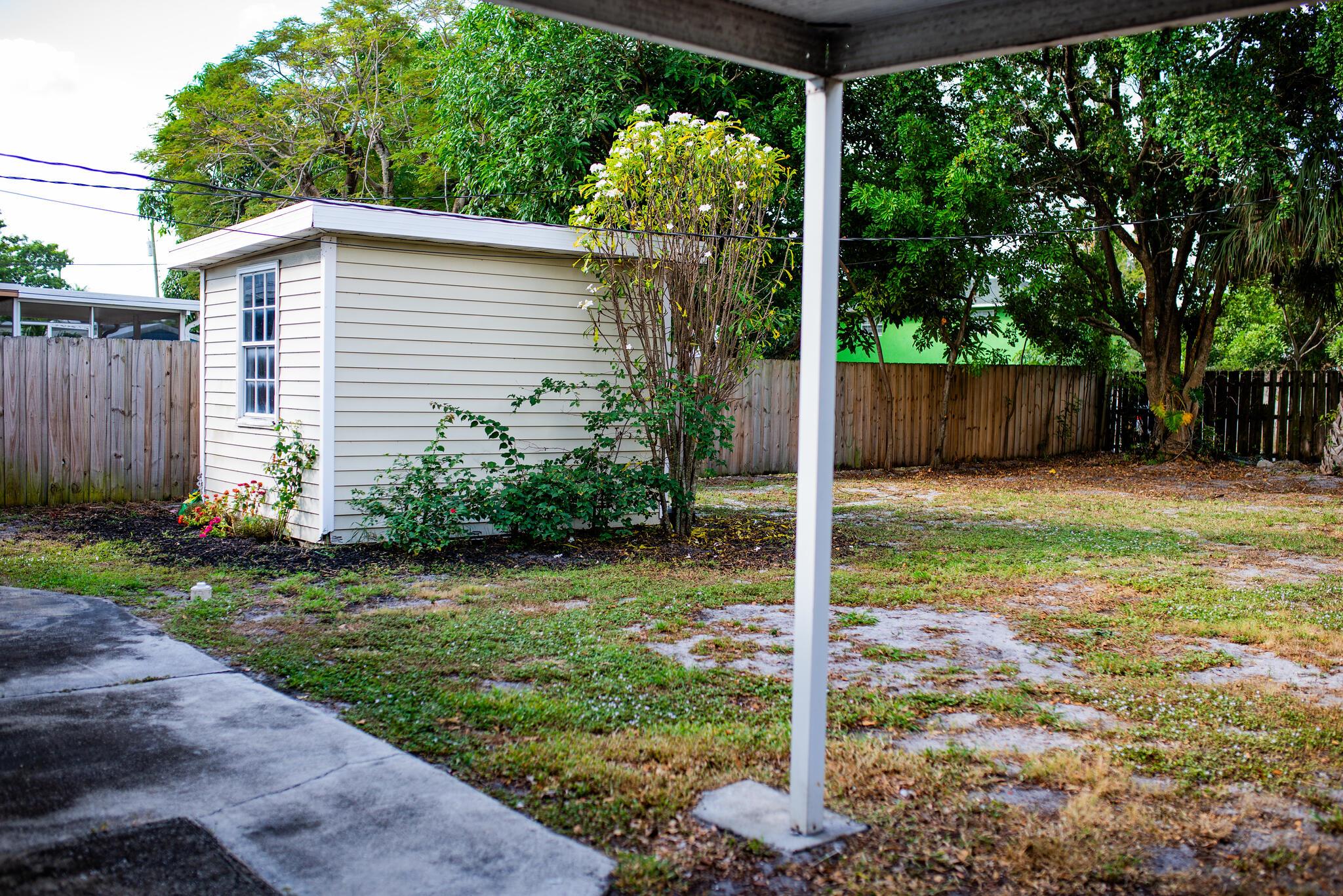 LAKE WORTH TOWN OF - Residential