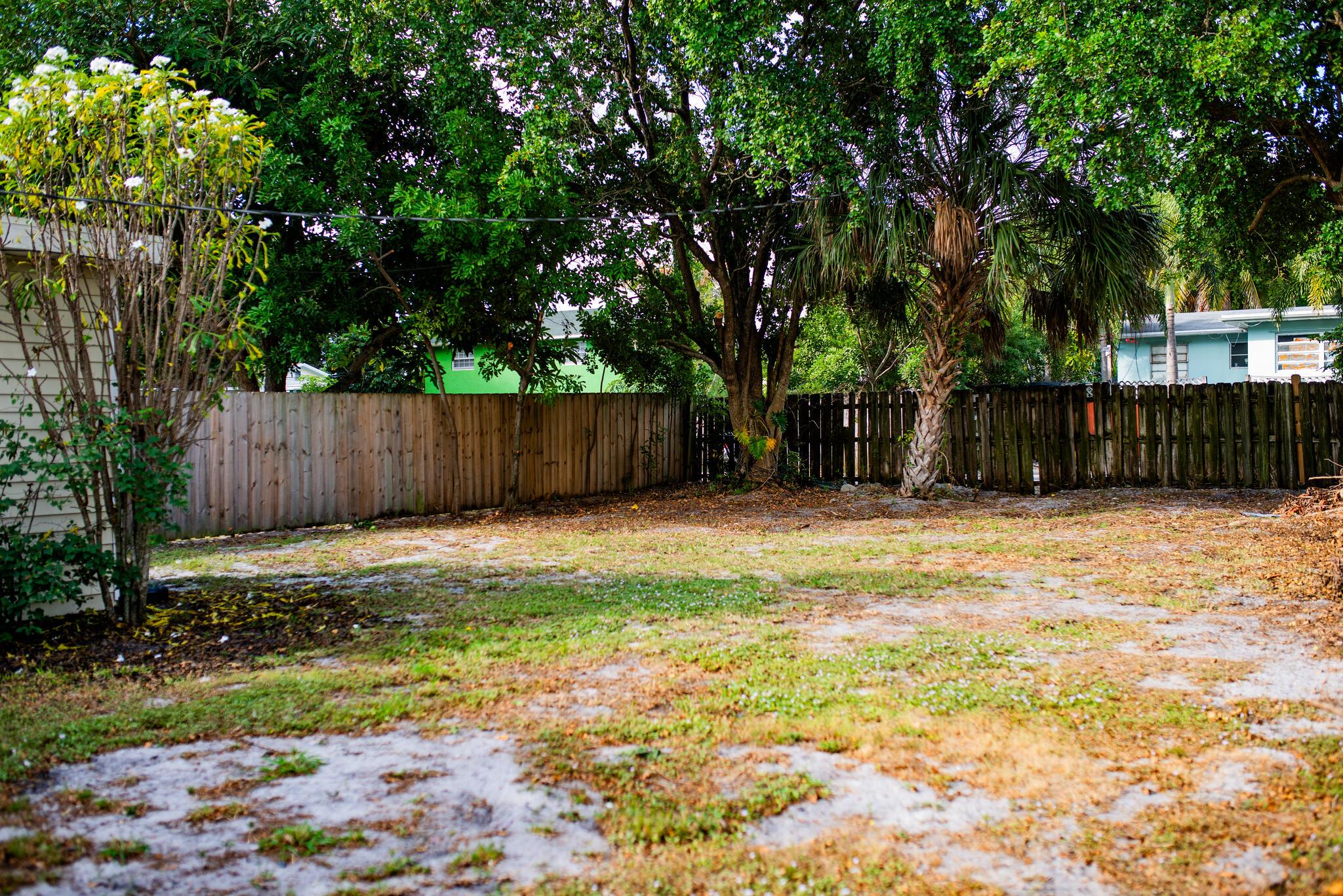 LAKE WORTH TOWN OF - Residential