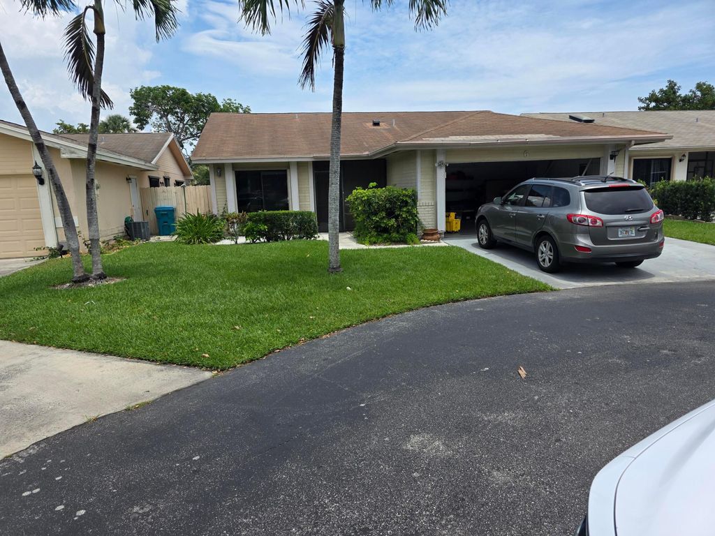 Photo of 6 Hammond Place, Boynton Beach, FL 33426 (MLS # B26027519)
