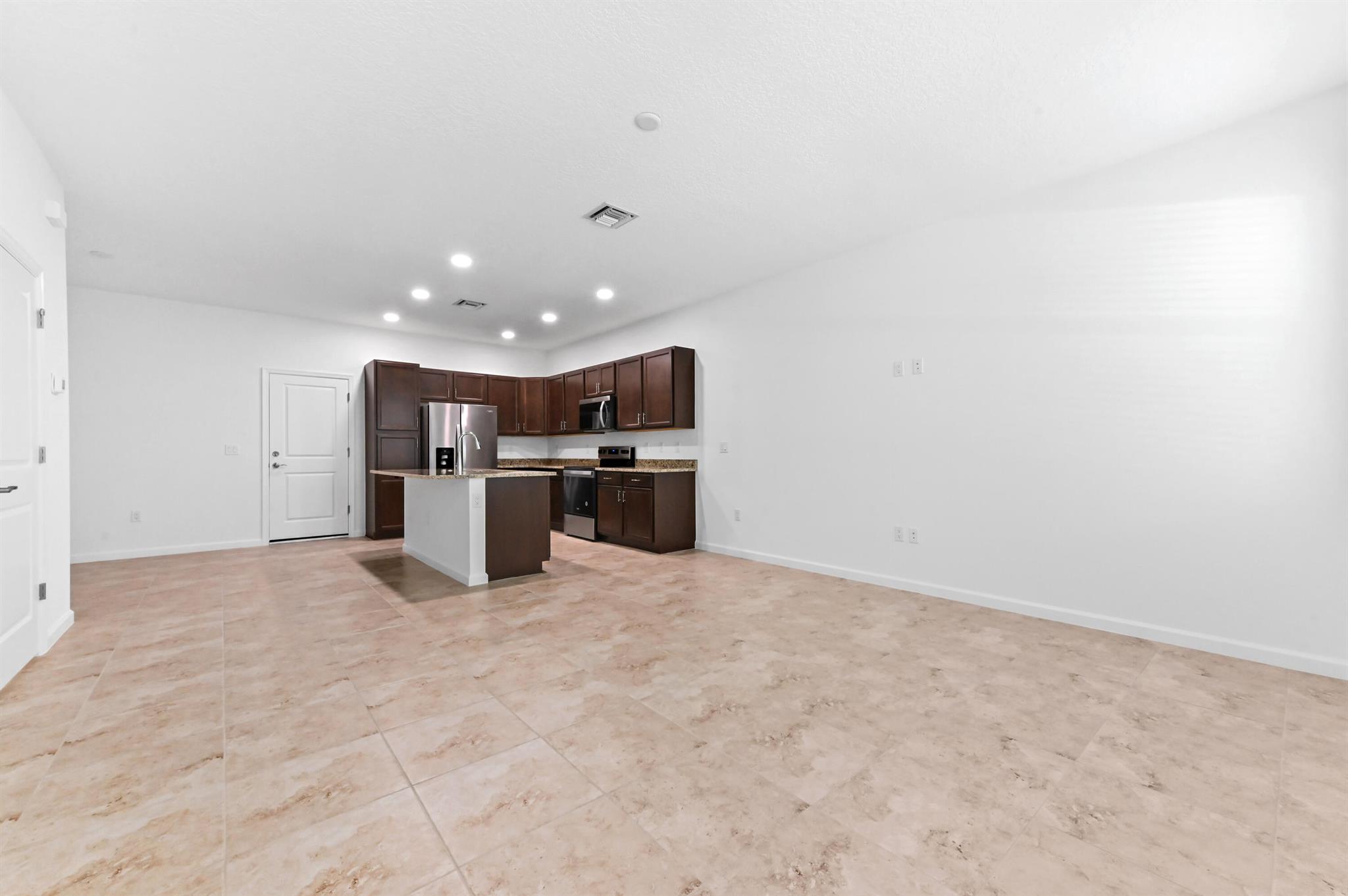 4093 S Longwood Lake Square