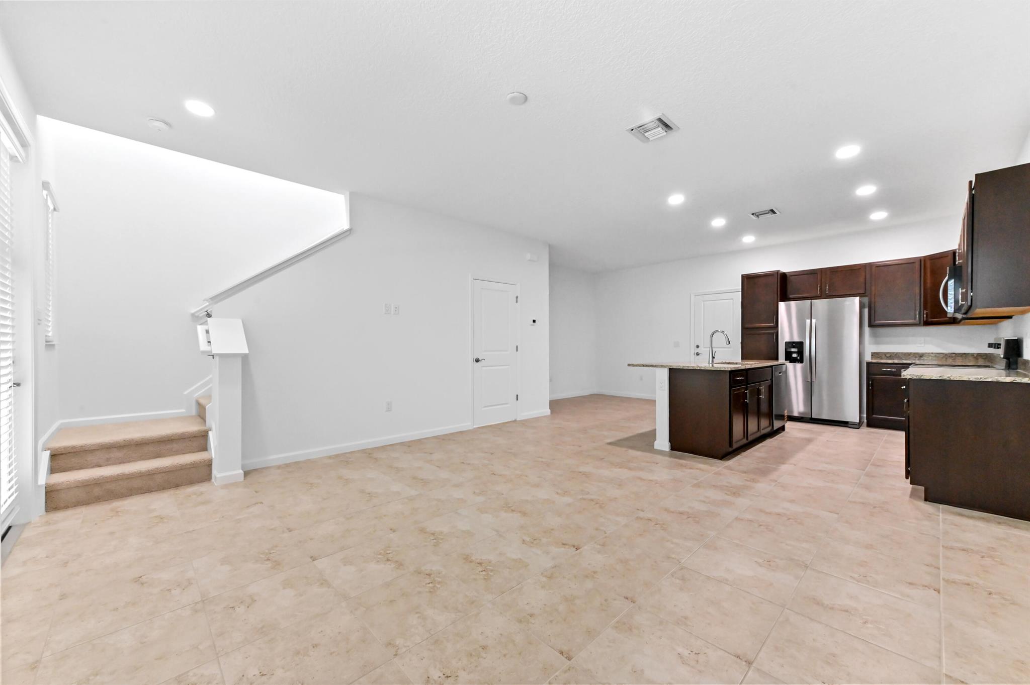 4093 S Longwood Lake Square