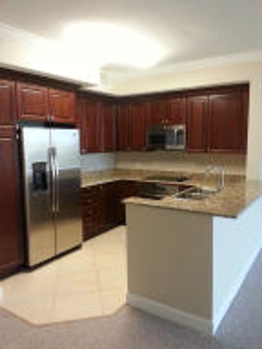 AMAZING PENTHOUSE VIEW -COMPLETE REHAB & REMODELED!*NO CHINESE DRYWALL!* INCLUDES: INTERNET, CABLE, & WATER! NEW NEW NEW! NEW HIGH END STAINLESS APPLIANCES, NEW CARPET, NEW FIXTURES, NEW CROWN MOLDING, FRESH PAINT, BEAUTIFUL WOOD CABINETS, GRANITE COUNTERS WITH BAR AREA, VOLUME CEILINGS, WASHER/DRYER, ELEVATOR, TRASH CHUTE, LARGE PATIO OVERLOOKING PRESERVE & LAKE AREA WITH FOUNTAIN! * BE THE FIRST TO LIVE IN THIS DOWNTOWN PENTHOUSE CONDO SINCE IT'S REMODEL! * LUXURY BUILDING W. SECURE PARKING GARAGE, LARGE GYM AREA, 2 POOL AREAS, COURTYARDS, BBQ AREAS, BILLIARDS, INDOOR BASKET BALL COURT, MANAGER ON SITE, SECURITY