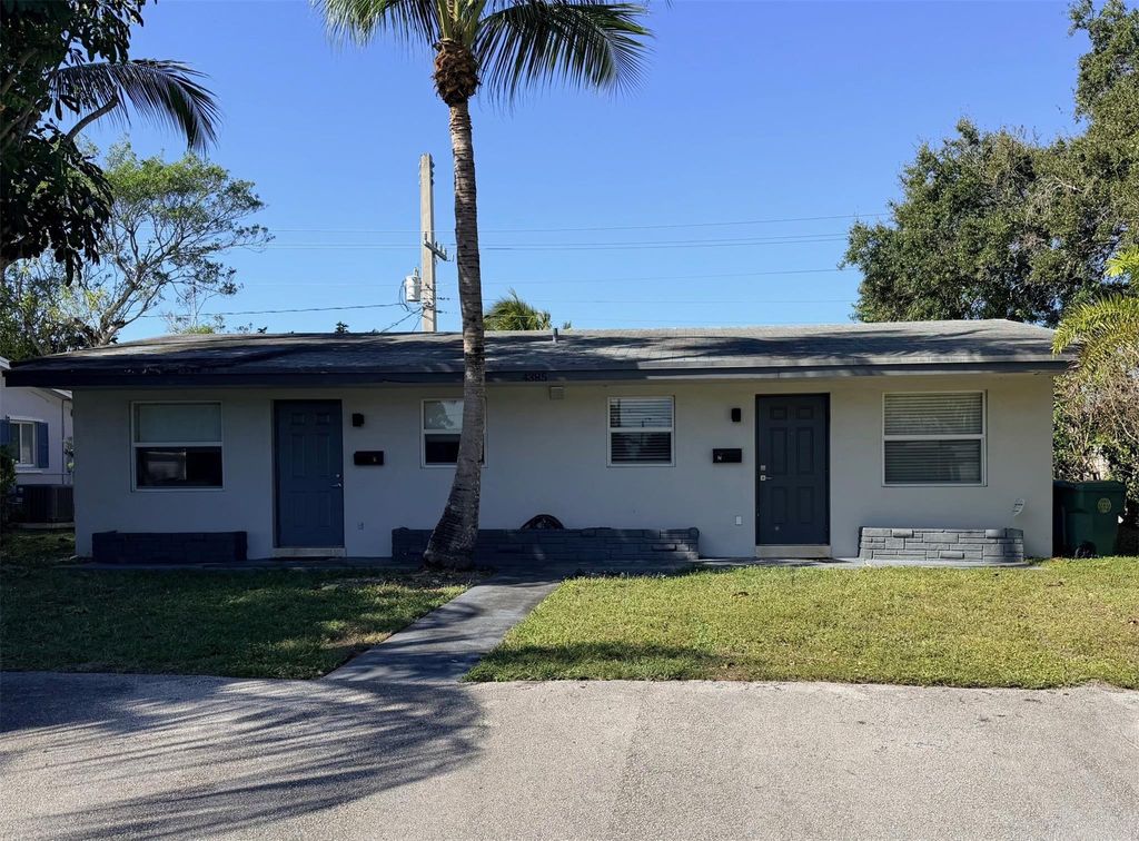 Photo of 4385 NE 13th Avenue, Oakland Park, FL 33334 (MLS # F10549032)