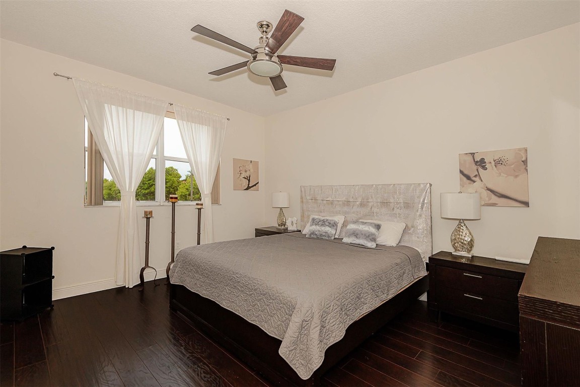 VILLAS AT HARBOR ISLES - Residential