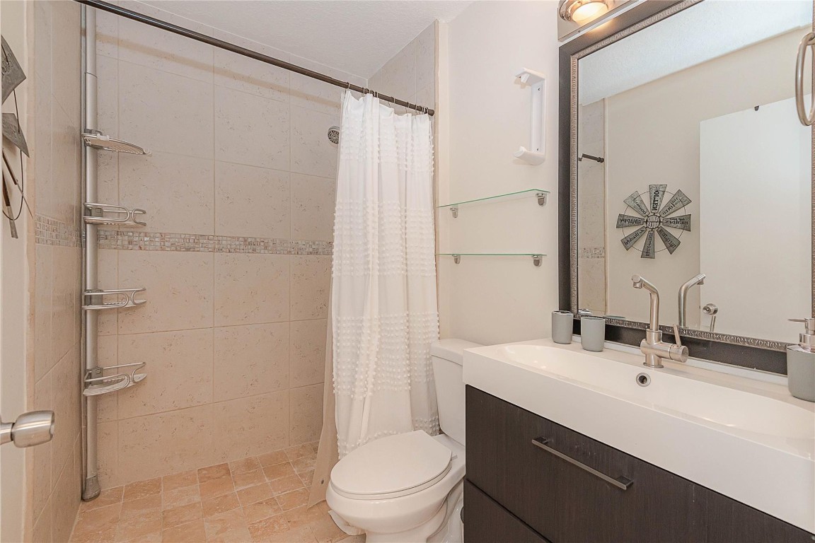 VILLAS AT HARBOR ISLES - Residential