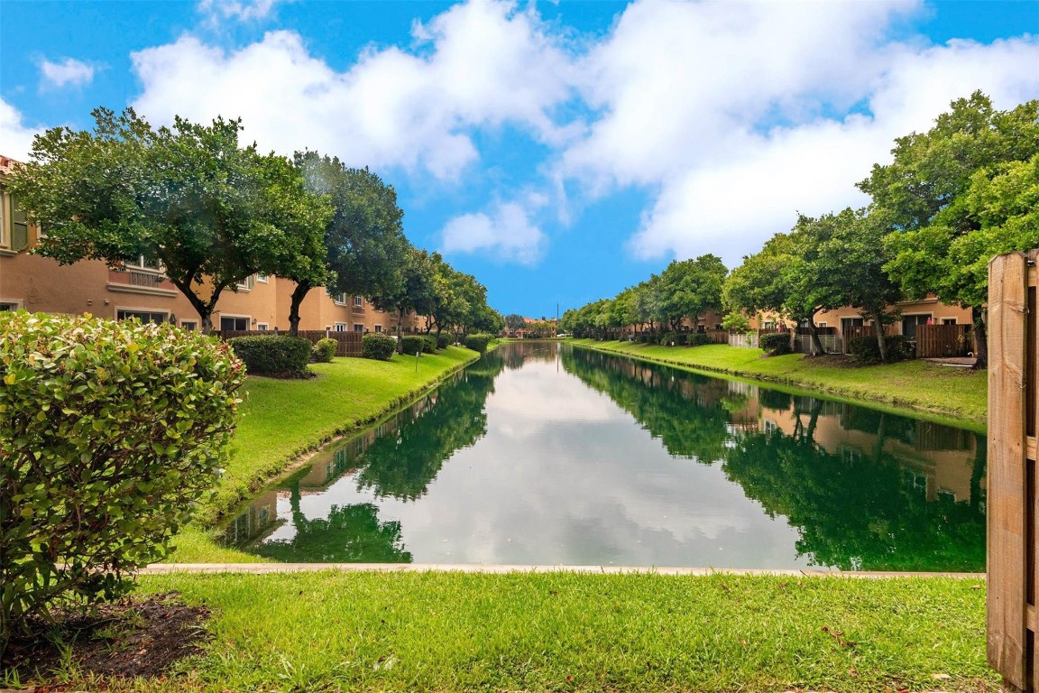 VILLAS AT HARBOR ISLES - Residential