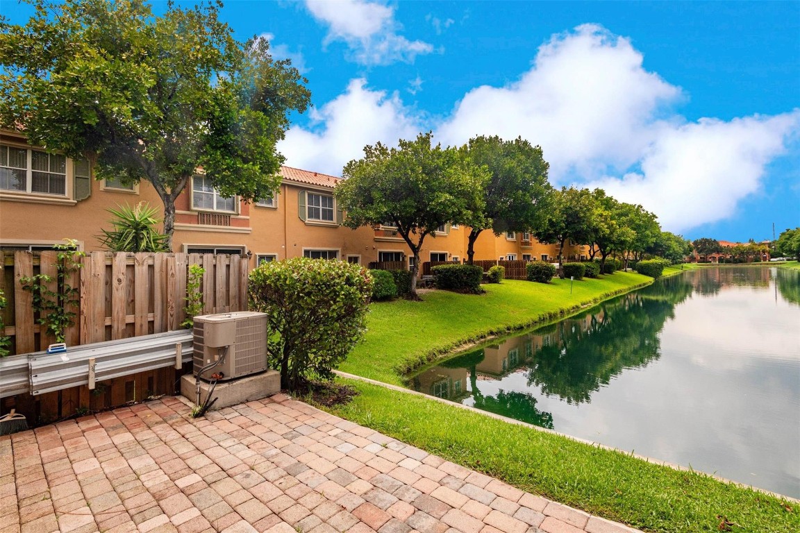 VILLAS AT HARBOR ISLES - Residential