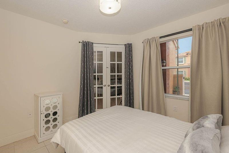 VILLAS AT HARBOR ISLES - Residential