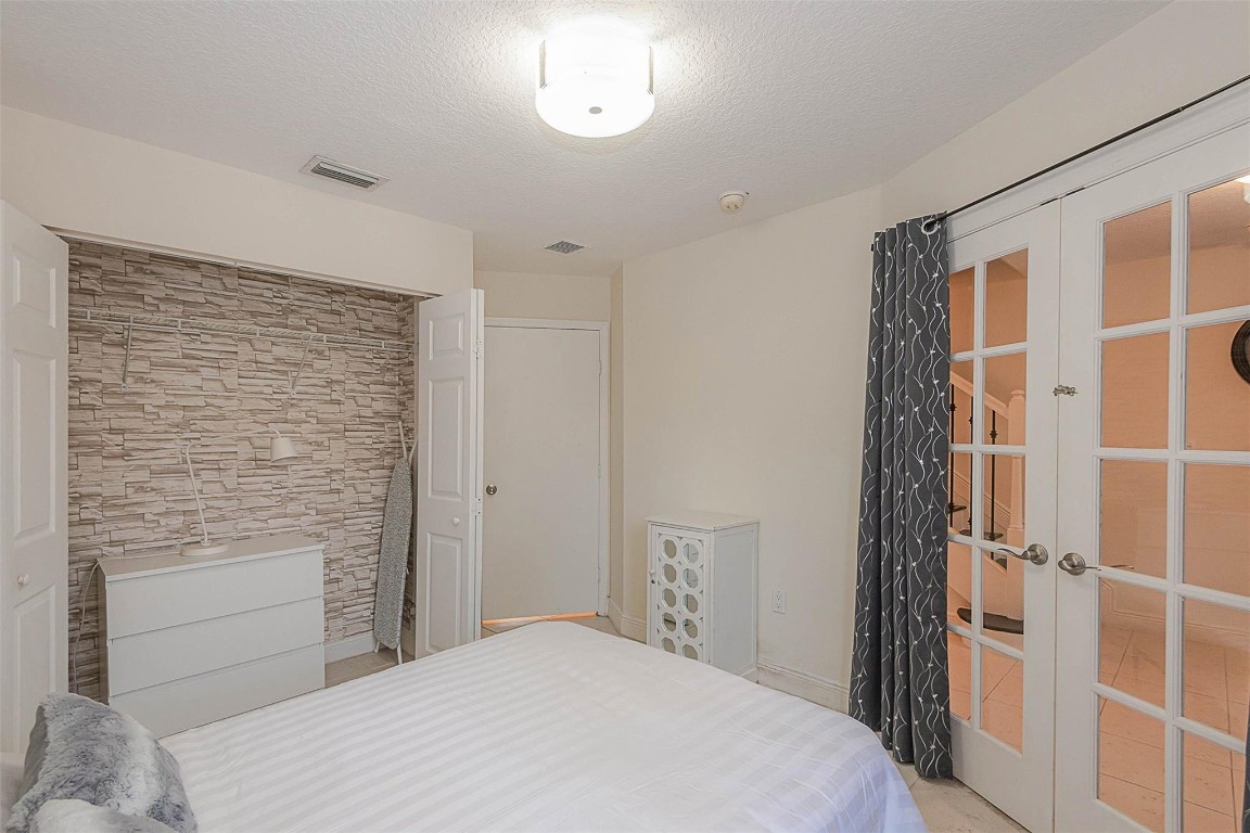 VILLAS AT HARBOR ISLES - Residential