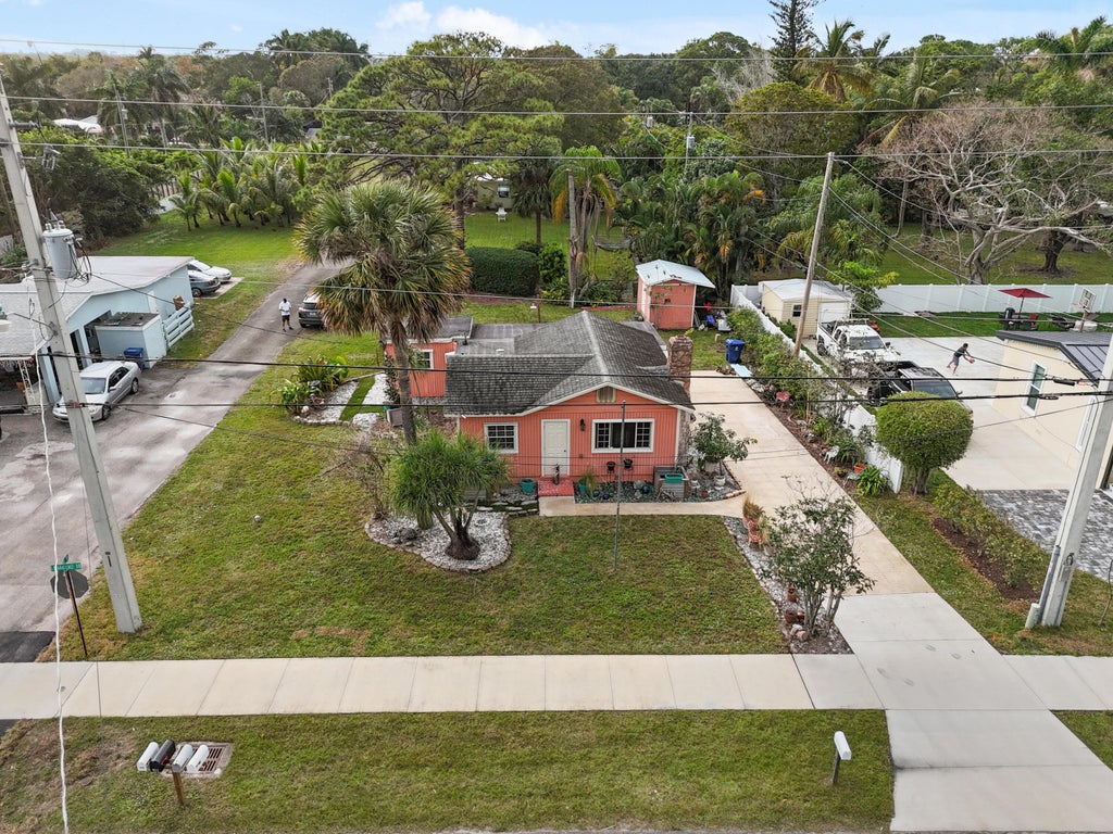 Photo of 302 N Loxahatchee Drive, Jupiter, FL 33458 (MLS # R11047775)