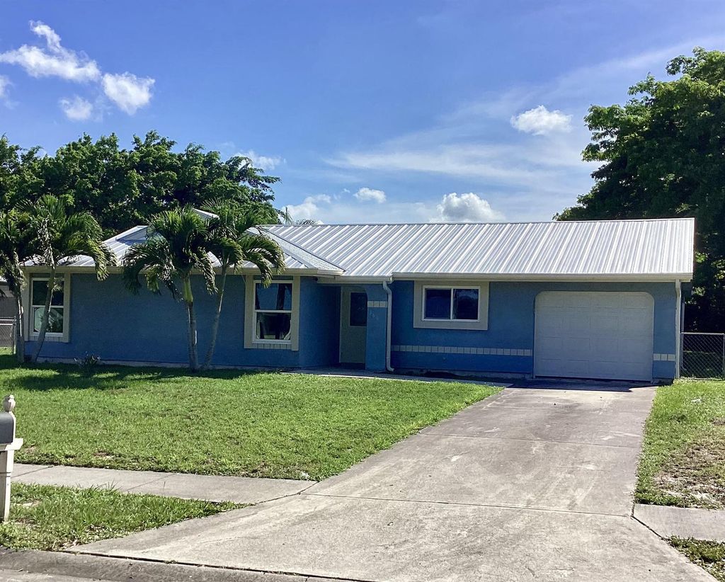 Photo of 366 SW Belmont Circle, Port Saint Lucie, FL 34953 (MLS # R11007428)