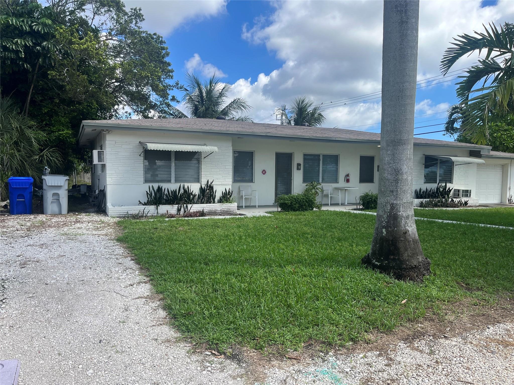 Cute remodeled apartment is the end unit with extra windows, clean and ready for quick move in, parking for 2 cars. The great location, east of US1 and in a great neighborhood with million dollar homes, is close to many restaurants, shops, golf, LA Fitness, entertainment venues and just off US1 for easy access to highways and the beach just a mike away. Free laundry on site for the building, pet ok with non-refundable deposit, quick move in!
Equal housing opportunity.