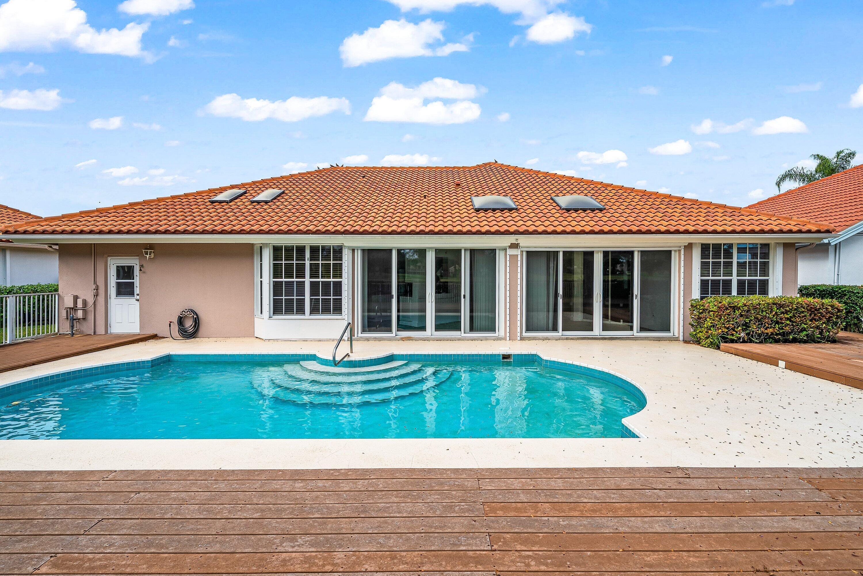 PGA RESORT COMMUNITY OF EAGLETON ESTATES - Residential