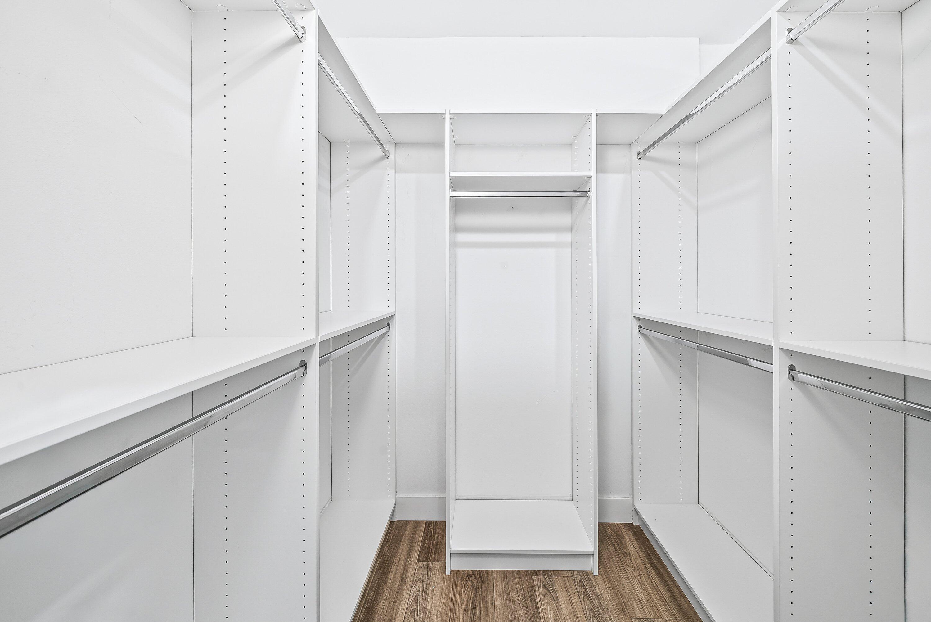 PGA RESORT COMMUNITY OF EAGLETON ESTATES - Residential