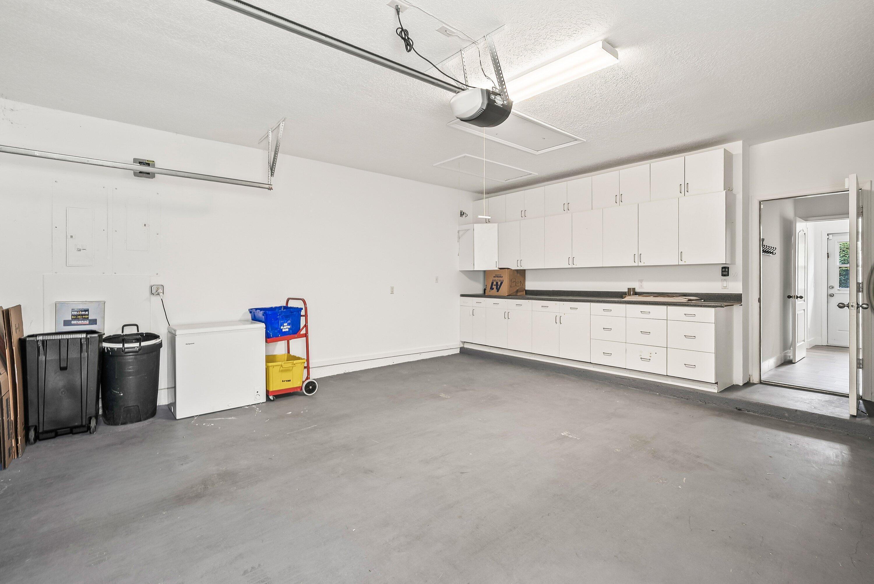 PGA RESORT COMMUNITY OF EAGLETON ESTATES - Residential