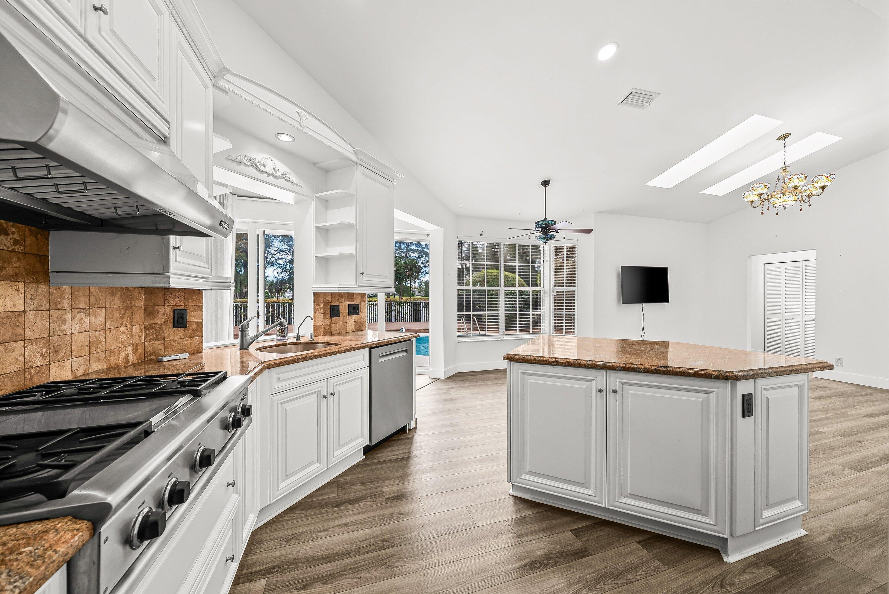 PGA RESORT COMMUNITY OF EAGLETON ESTATES - Residential