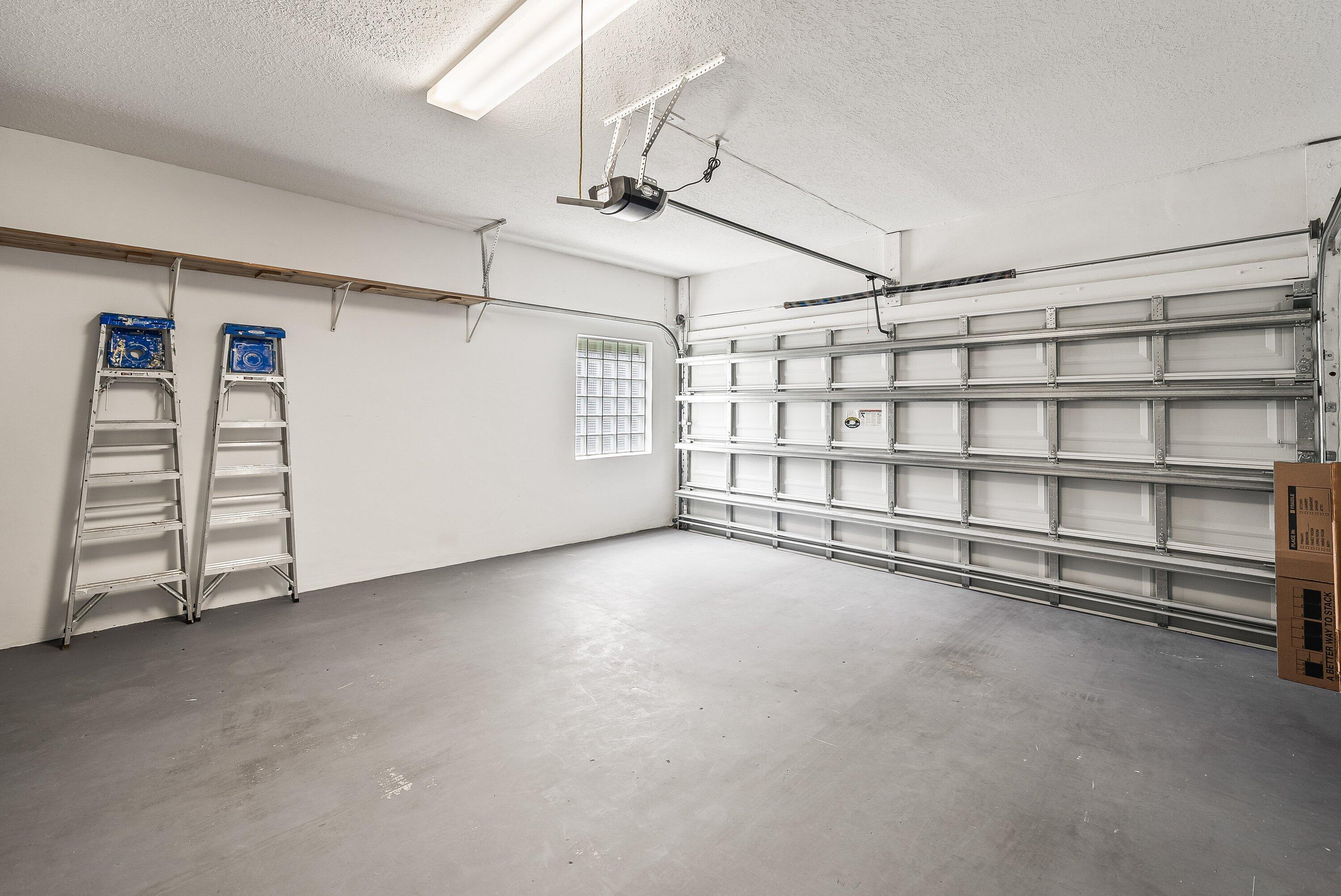 PGA RESORT COMMUNITY OF EAGLETON ESTATES - Residential