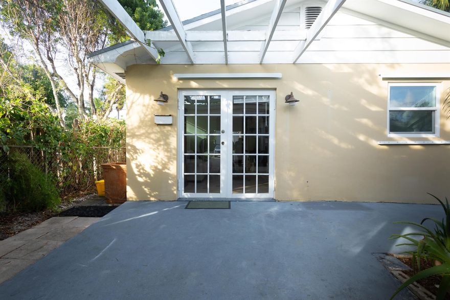 Timeless Cottage living located walking distance to Flagler Intercoastal waterway, this 1BR/1BA Fully Furnished on oversized lot. Move in today and enjoy tropical landscaping, BBQ area, and conversation patio which provides a serene private retreat just minutes away from fine dining and Shopping. Experience the pinnacle of Palm Beach sophistication. this Cottage offers timeless Palm Beach appeal just minutes away from South Olive Park where you ca enjoy numerous sports and exercise like tennis, racket ball, basket ball, soccer and much more.