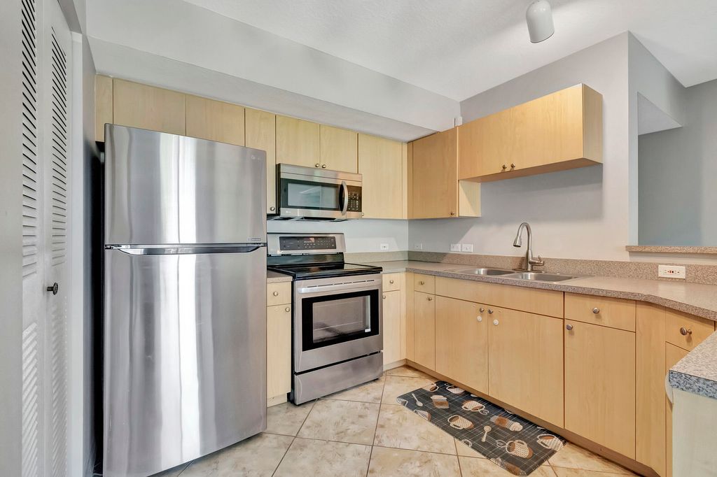 Photo of 116 Villa Circle #116, Boynton Beach, FL 33435 (MLS # R10957271)