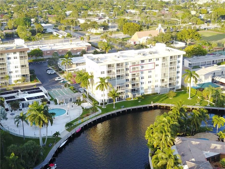 Art collectors dream! Great price. Excellent Location. Spectacular, 180° panoramic view of River, Coastline & Downtown FTL Skyline! Low Maintenance. Huge foyer entry. Great room Liv & Din area w/imported Italian Porcelain floors. Gigantic master bedroom w/2 walk-in closets. Manicured, 9 acre secure campus w/classic heated swimming, boating, paddle-boarding, fishing, river walk & boat dock facilities. Great shopping all around. Walk to Wilton Manors festivities, dining & nite life or famous FTL Beaches.