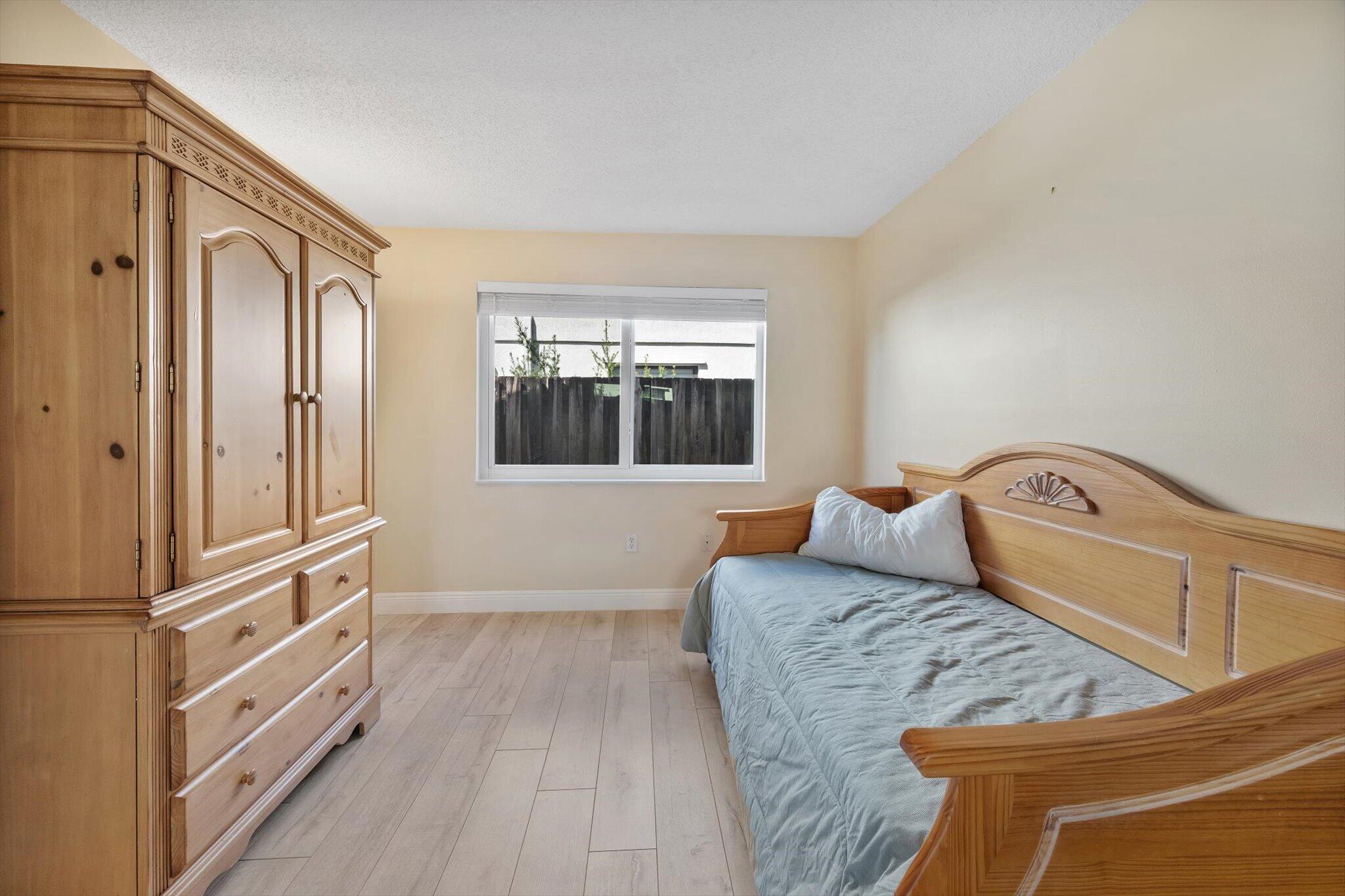 HAWKES BLUFF - Residential