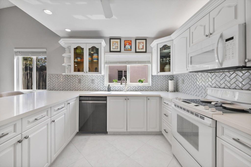 Photo of 15541 Dover Court, Davie, FL 33331 (MLS # B26004422)