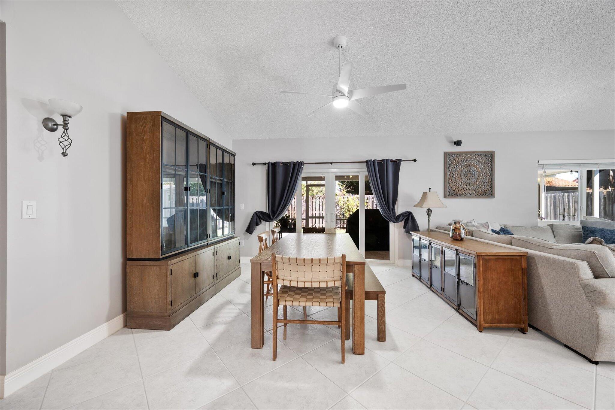 HAWKES BLUFF - Residential