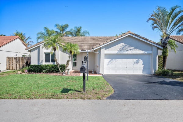 15541 DOVER CT, DAVIE, FL 33331 - Image dddf2be8224f21e06cfdf54d33c6376e/4148433746