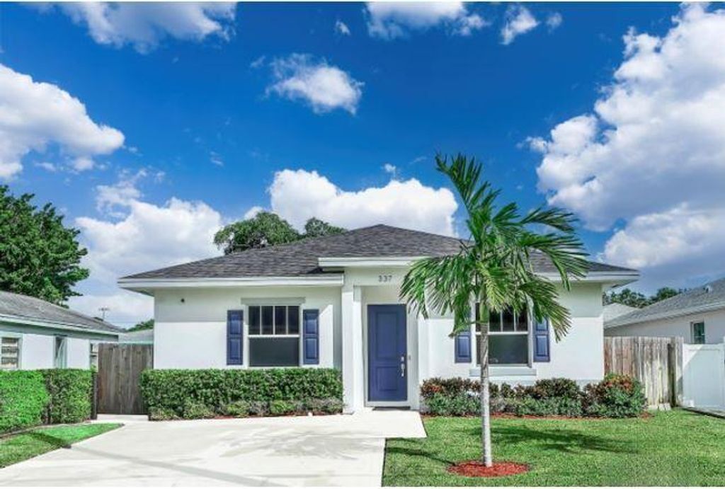 Photo of 337 Oak Alley, Delray Beach, FL 33444 (MLS # R11056220)